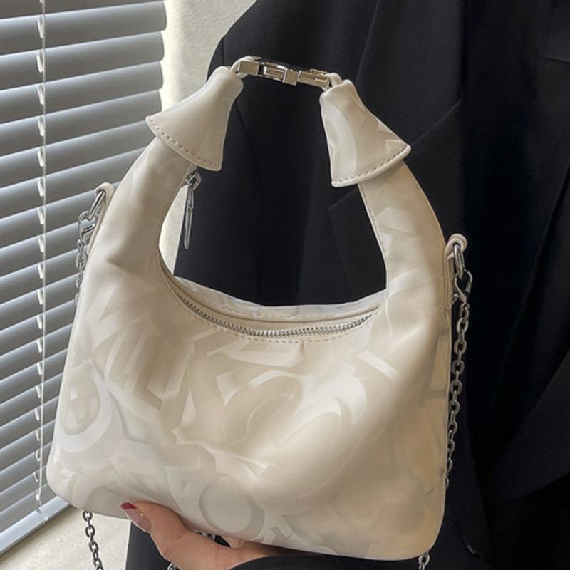 This Summer Off-the-shoulder Bag Is A Trendy and Stylish Underarm Bag with A Velvet Chain and A Single Shoulder Bag