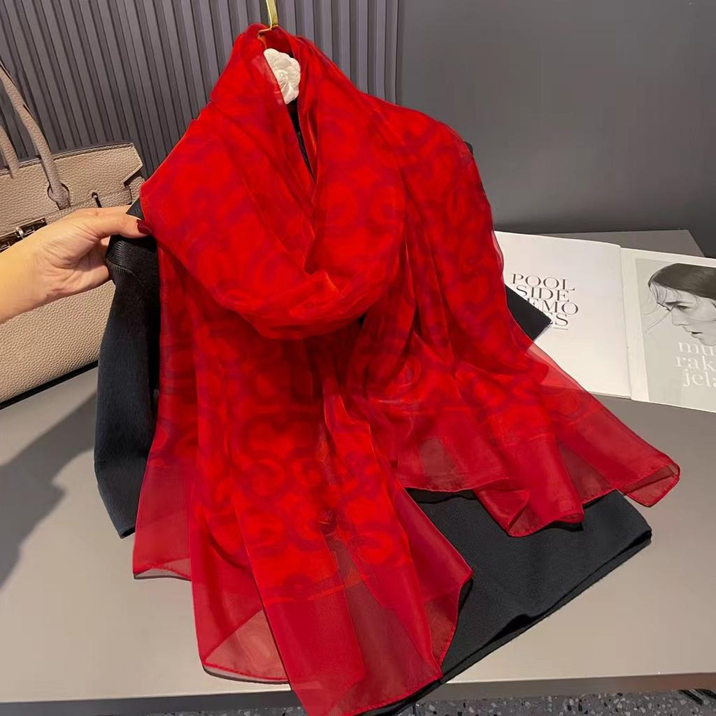 Nytt sommer sjal i imitert silke for kvinner Blå og hvit porselen trykt Pustende silkeskjerf Hodeinnpakket tynt gasskjerf Morsskjerf