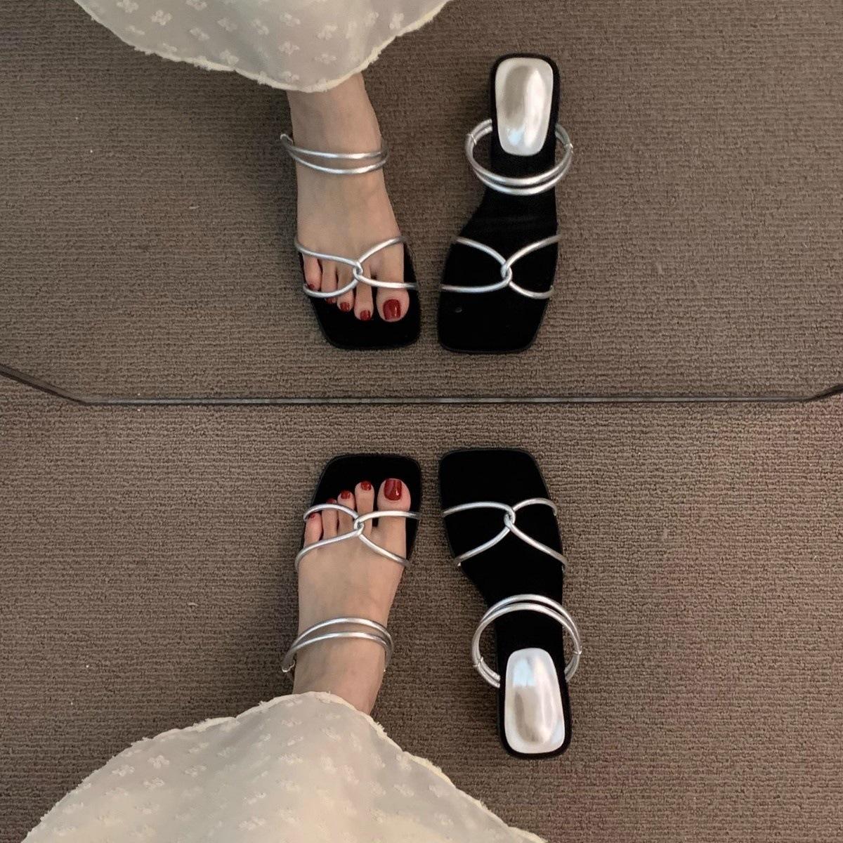 

Beautiful thick heel low heel one word cool slippers women s summer wear 2025 new with skirt two wear beach Roman sandals 40 чёрный