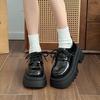 Britische schwarze Plateau-Lederschuhe 2025 Retro neue Schnürschuhe aufgetürmt verdickte Muffin-Einzelschuhe erhöhende Slipper