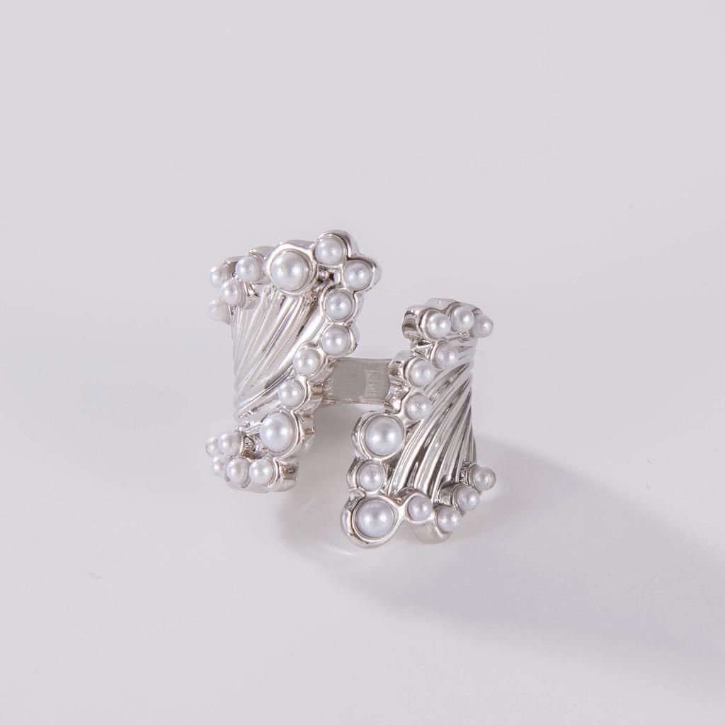 Sell Well In Europe America Wide Version Pearl Rings for Women Exaggerate Chunky Fashion Statement Jewelry Ring Trend Gift