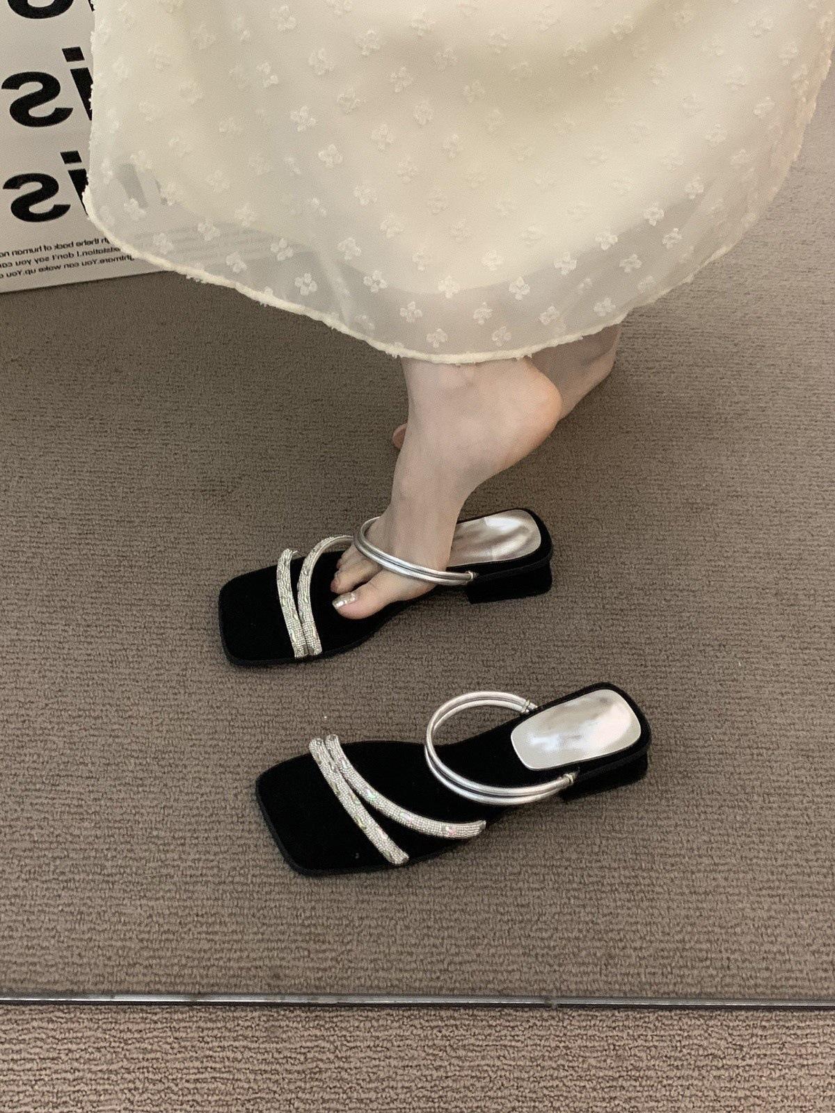 

Niche thick heel premium one-word slippers fairy shoes outer wear 2025 summer temperament evening French sandals 39 серебряный