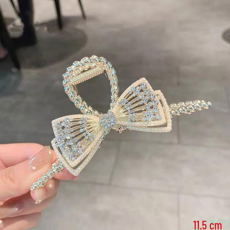 Shark Clip 2022: Fashionable Butterfly Hair Claw, Elegant Large Floral Design for Ponytail and Back of Head Styling