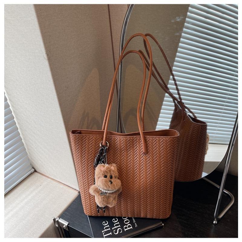 Large-capacity retro bag women's autumn and winter new casual woven shoulder bag textured commuter tote bag