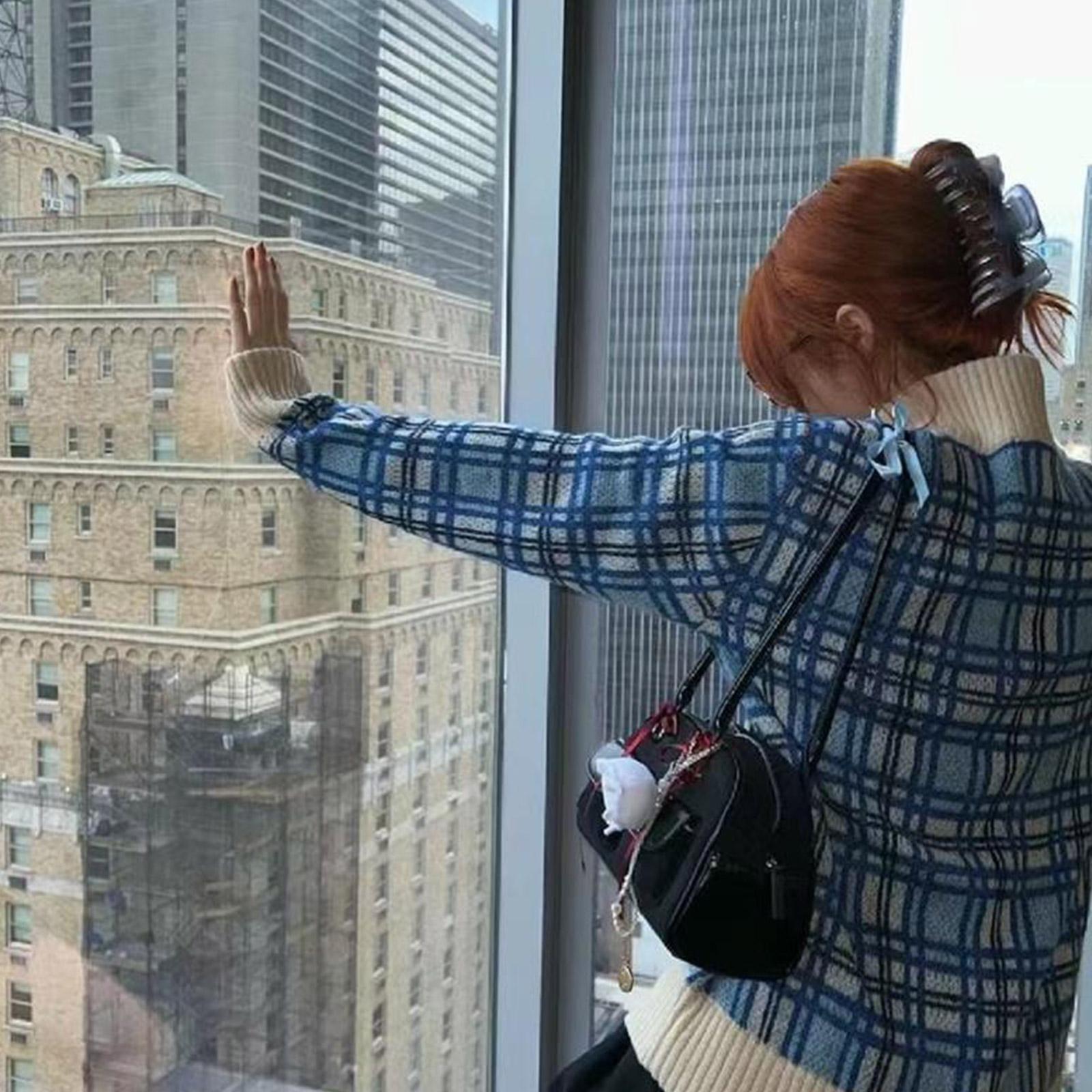 Удобная и комфортная сумка через плечо с несколькими карманами — фото 8