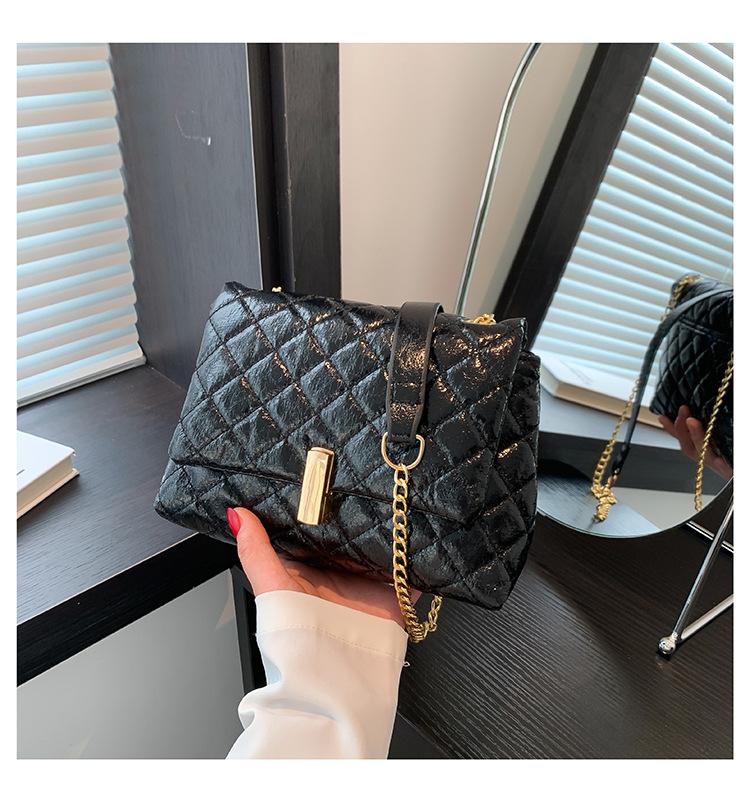 

Маленькая квадратная сумка Chain Trend 2024, осенняя новая сумка, женская модная простая сумка через плечо, нишевая корейская версия, сумка через плечо чёрный