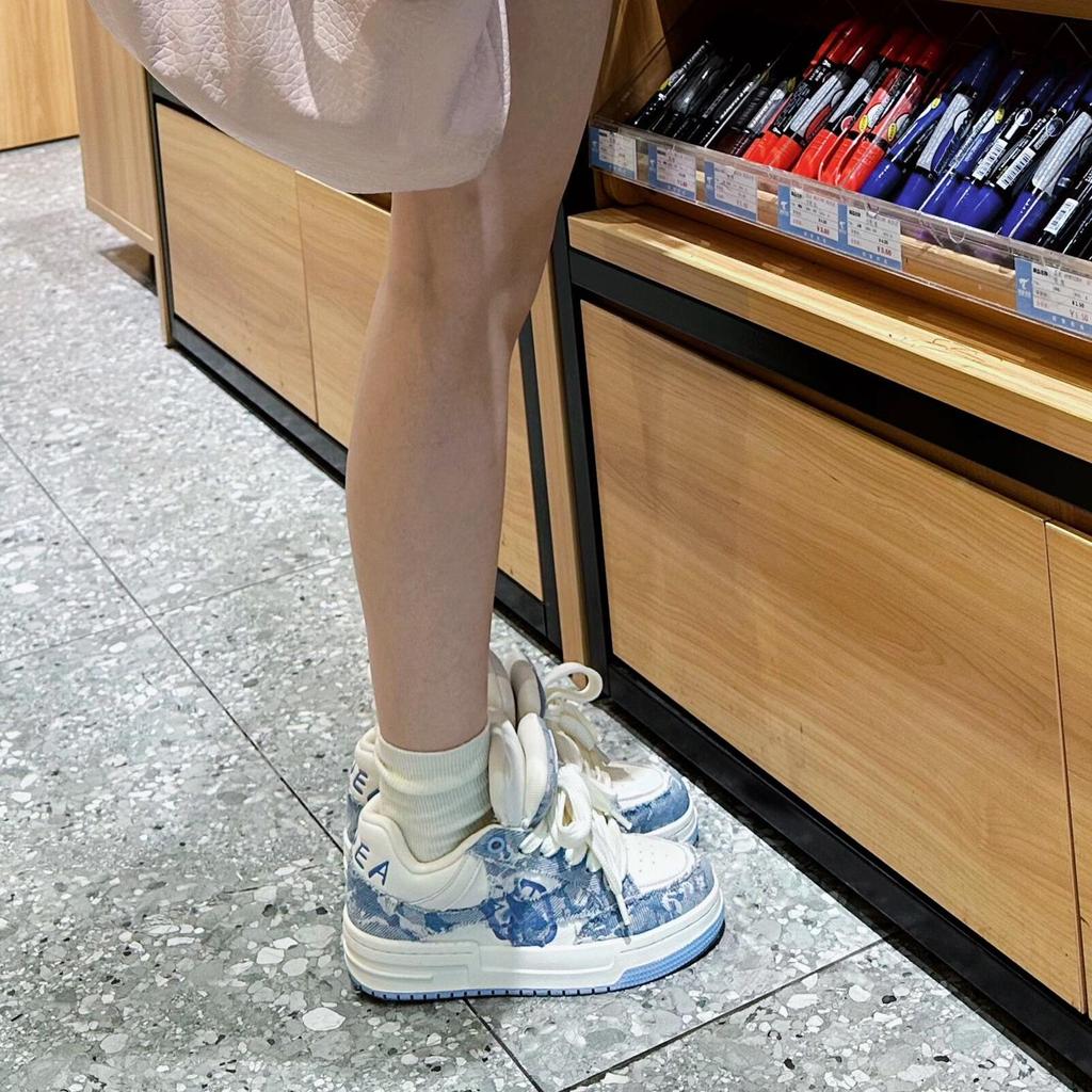 2025 Spring/Summer Trendy Unisex Sneakers - White 'Bread' Style for Men and Women