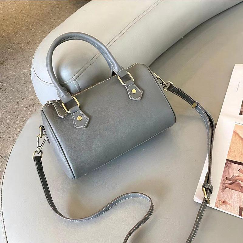 

Новая Сумка-подушка из натуральной кожи черного цвета, модная, для поездок на работу, универсальная, ручная, женская, повседневная, корейская версия, сумка через плечо