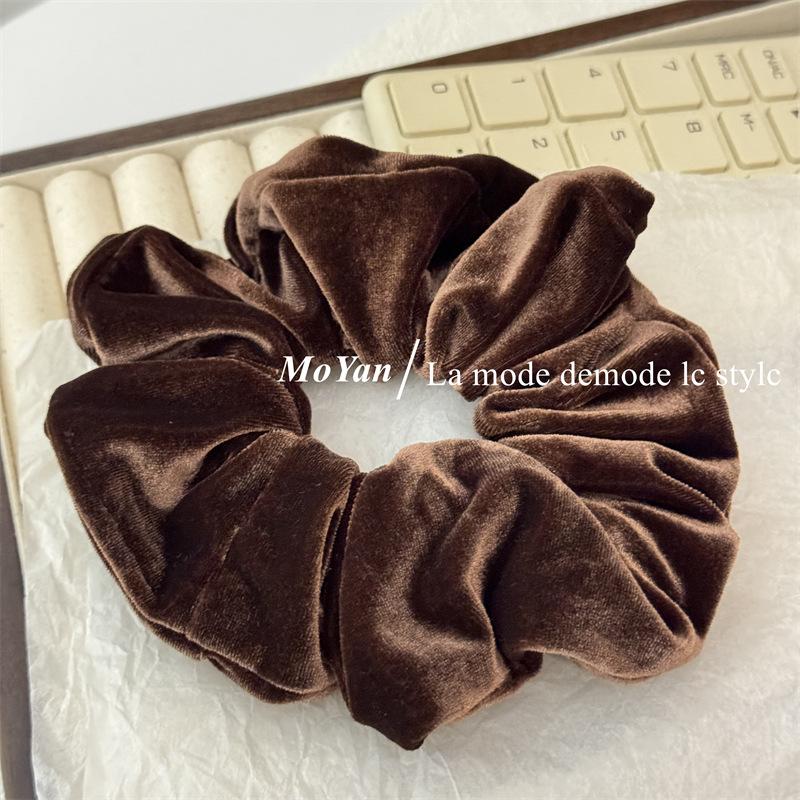 Elegant Velvet Scrunchie: Retro Women's Ponytail Hair Accessory