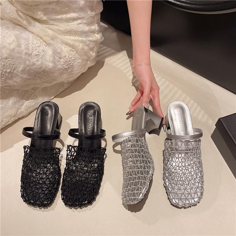 Fashion The 2025 New Summer Flat-bottomed Breathable Flip-flops for Women with A Niche Woven and Perforated Mesh Fabric