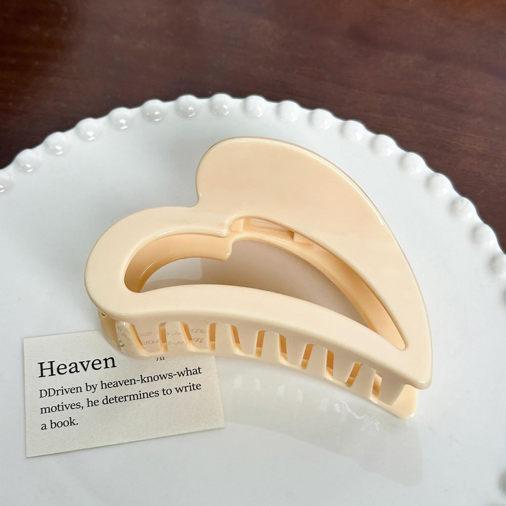 Sophisticated Hair Resin Clips With Heart Design Ideal For Everyday Wear And Events Special