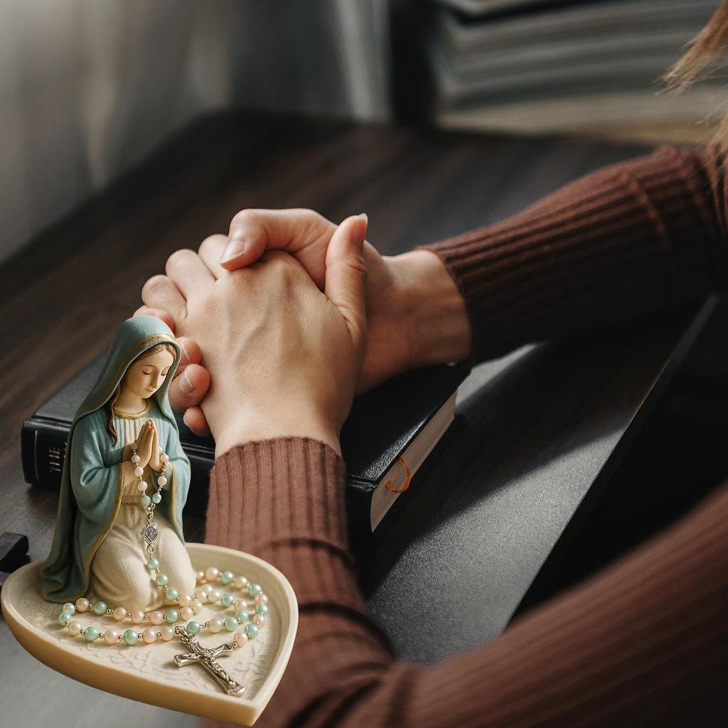 Elegante Heilige Mutter Vater Statue Rosenkranzhalter Tablett Harze Gebetsbox Für Katholischen Hausaltar Und Spirituelle Dekorationen
