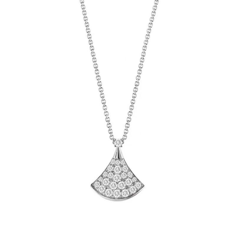 Simple Temperament Necklace, Small Skirt Necklace, Women's Light Luxury, High-end Feeling, Collarbone Chain, Best Friend Gift