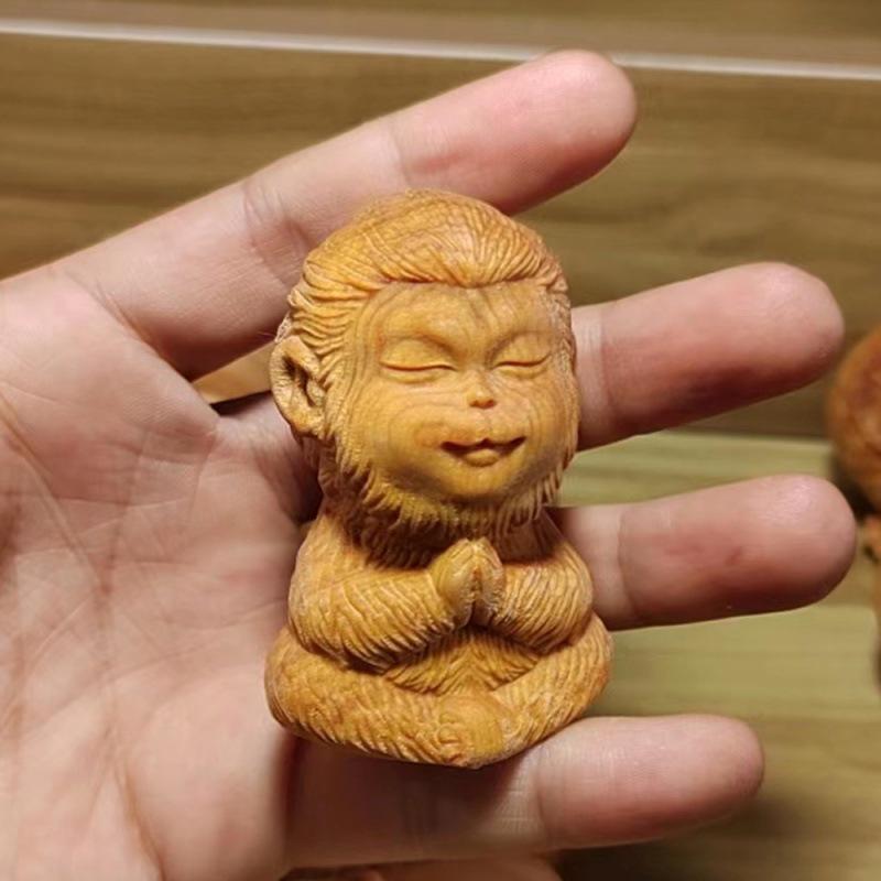 Taihang Cliff Cypress Sun Wukong Sculpture: Creative Solid Wood Monkey Desktop Ornament