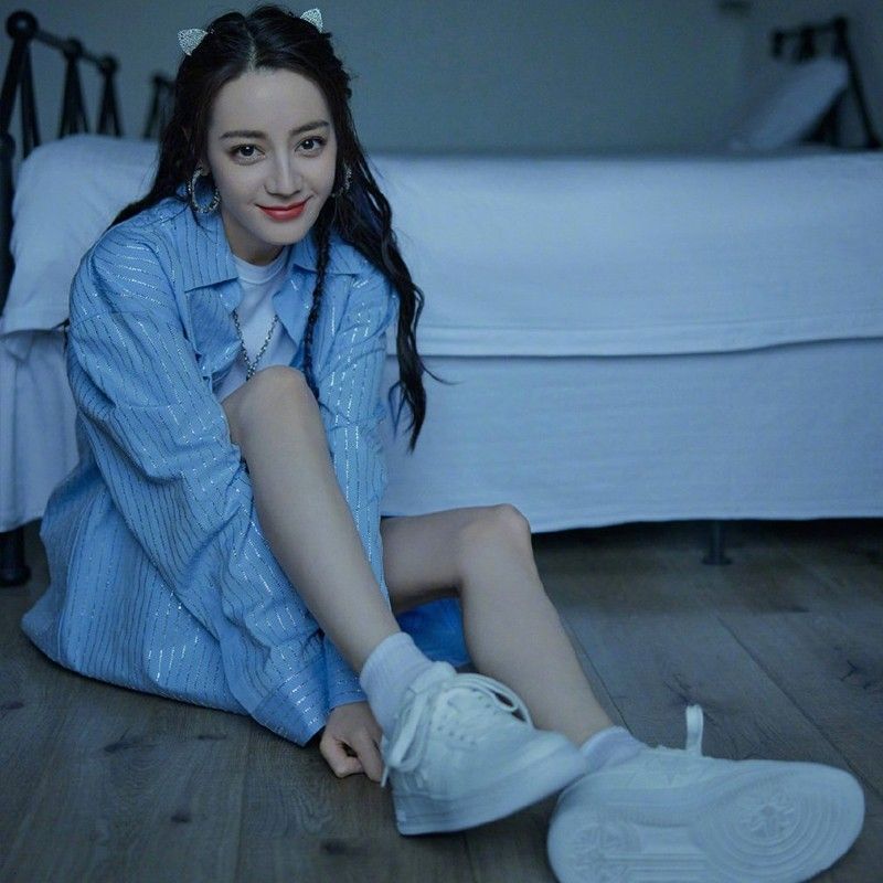 

Дильраба Блестящая шелковая свободная рубашка средней длины в полоску Blue S