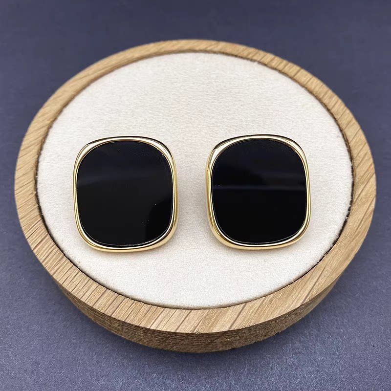 

European and American Exaggerated Earrings for Women, Round Studs, New 2025 Hot Style, Unique Black High-End Atmospheric Autumn and Winter Earrings Square Black (Silver Needle)