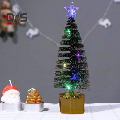 4 Adet Küçük Noel Ağacı Süsleri LED Işıklarla Pille Çalışan Gerçekçi Mini Masa Üstü Noel Ağacı Parti Aksesuarları