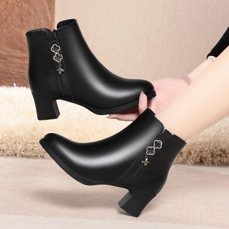 Autumn and winter new small short boots women's thick heel soft sole    cotton shoes soft leather medium heel women's boots