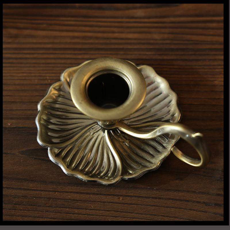 Retro Metal Taper Candle Holder European Retro Handheld Small Candlestick Crafts Bronze Table Candle Holder Home Decor