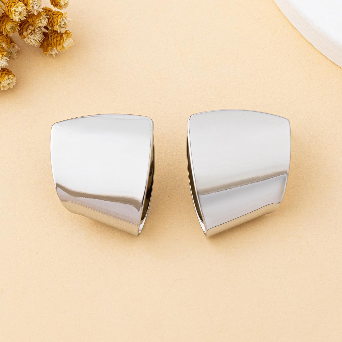 

A Pair of Fashionable Women s Earrings, Exaggerated Large Shiny Geometric Square Earrings with High-Quality Texture, Suitable for Everyday Wear