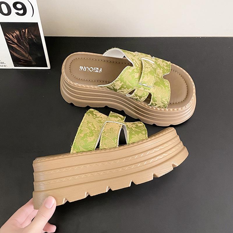 Thick-bottomed heightening cool slippers women's summer wear new fashion casual beach cool slippers