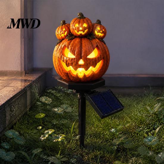 Auto on Off Light Solar Halloween Pumpkin Garden Stake Light, Waterproof Resin LED Outdoor Festival Decor Lantern, Spooky Yard Lighting for Patio Lawn
