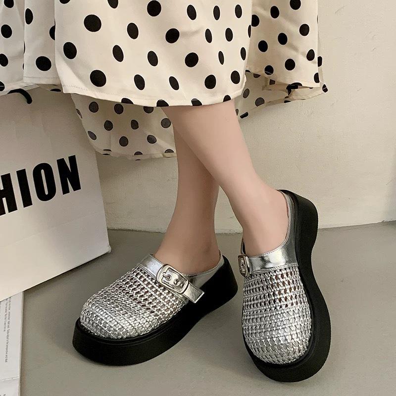 2025 Autumn New Retro Woven Bag Head Slippers Outer Wear Explosion One Pedal Thick Sole Hollow Hole Sandals Women