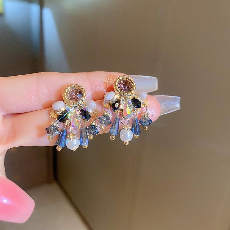 

Круглые серьги из искусственного хрусталя, модные ретро-серьги высокого класса, нишевые серьги с легким люксовым характером.