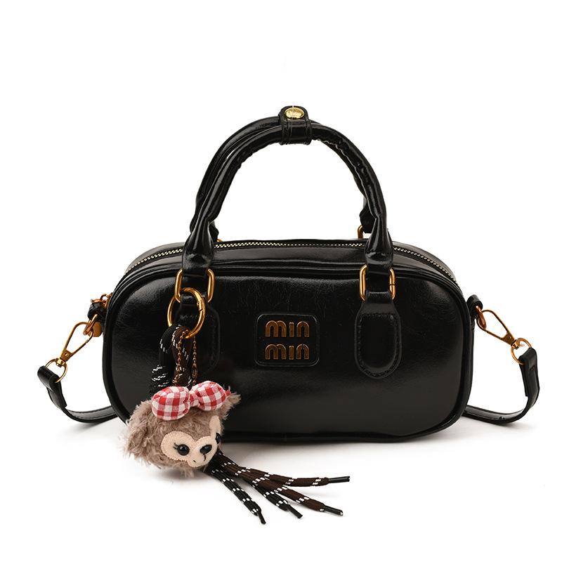 Niche Texture Bowling Small Bag 2025 Autumn New Fashionable Foreign Style Hand Carry Small Square Bag Commuter Messenger Bag