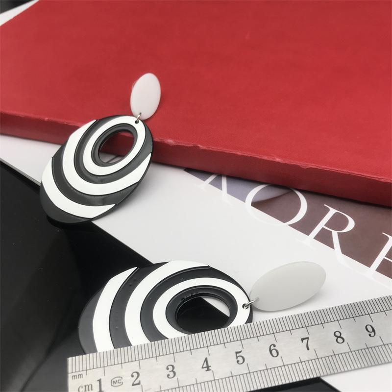 Black & White Color Block Oval Long Earrings: Korean Style, Statement, Versatile, Perfect for Holidays and Beach Wear.