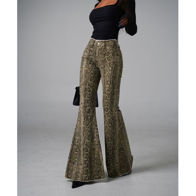 

K072 Модные Повседневные Ретро Змеиные Брюки Слегка Расклешенные Snake pattern M