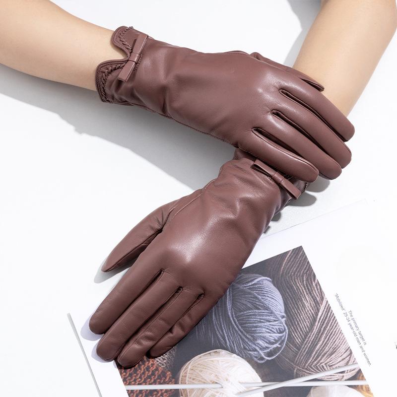 Ladies' Genuine Leather Warm Gloves Flesh Colored Fashionable Commuting Bow Button Style Clothing Matching