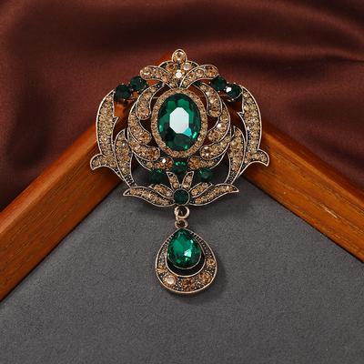 Classic Palace Style Women's Vintage Crystal Pendatn Brooches Pins Baroque Luxury Clothing Coat Buckle Accessories Gift