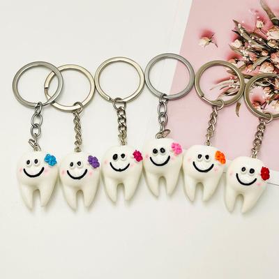  Porte-clés créatif en résine avec visage souriant - Charme de sac cadeau personnalisé & Goodie d'activité