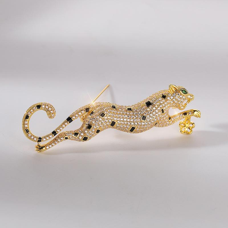 Western Liang Leopard Brooch: Zircon & Freshwater Pearl Pin