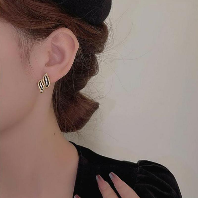 Huitan Trendy Delicate Stud Earrings Noble Luxury Elegant Piercing Accessories for Women Modern Bright Daily Versatile Jewelry