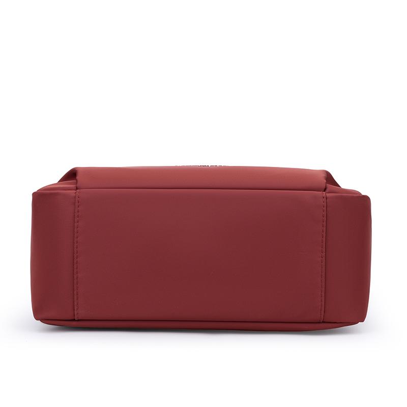 Lightweight Shoulder Bag Multi-compartment Small Square Bag Large Capacity Commuter Crossbody Bag