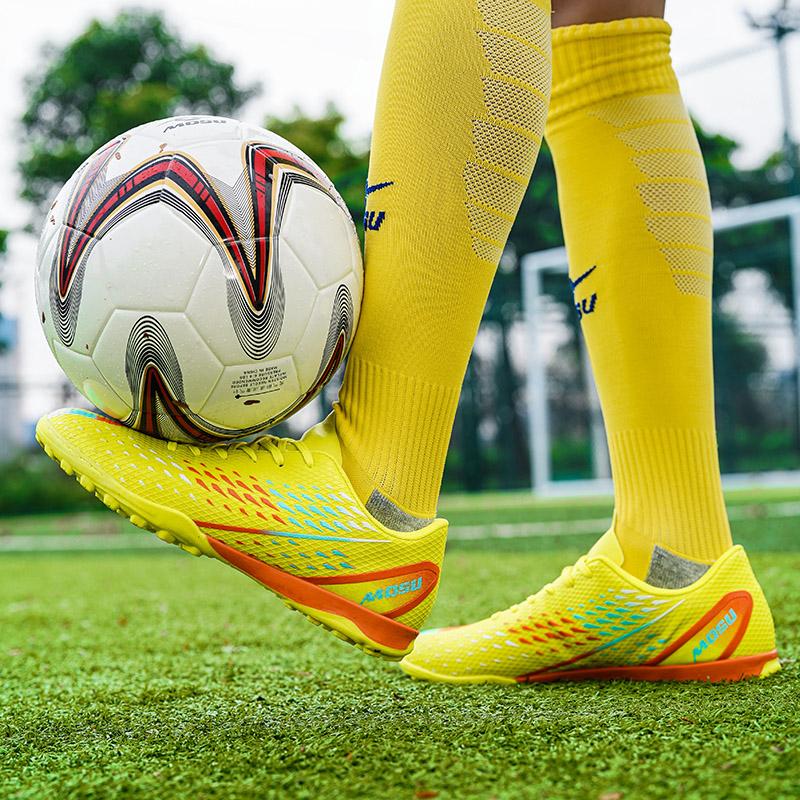 Soccer Shoes Women’s Sneakers Boys' Football Boots School Student Shoes Girls' Football Boots Couple Men Lightweight Sneakers Plus Size 36-45