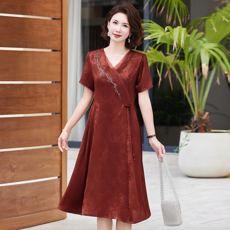 Mom's Elegant 2026 Summer Dress: Stylish, Dignified, and Trendy for Middle-Aged and Elderly Women - New Chinese Style Skirt.