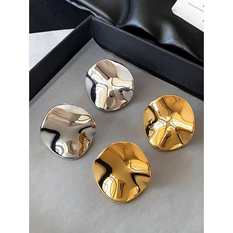 Glossy Metal Curved Disc Earrings 2026 New Popular European and American Style Earrings Light Luxury High-End Minimalist Style Ear Studs