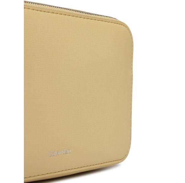 Сумка Calvin Klein Foil Logo Elongated Camera Bag