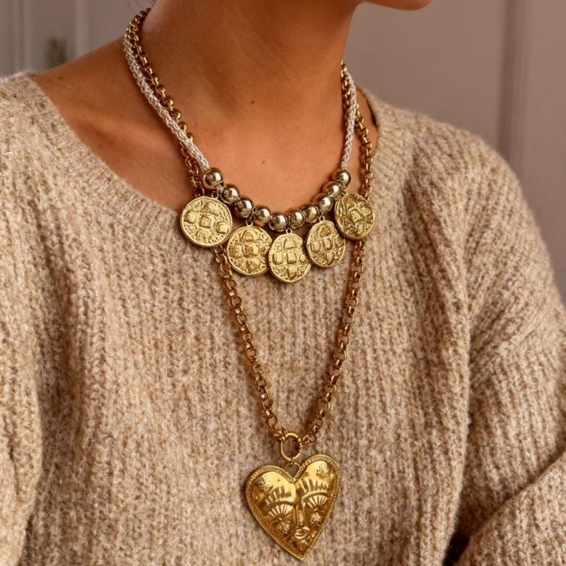 Stylish Heart/Round Pendant Necklace With Long Chain Simple Yet Stylish Accessory For Casual Or Formal Outfits