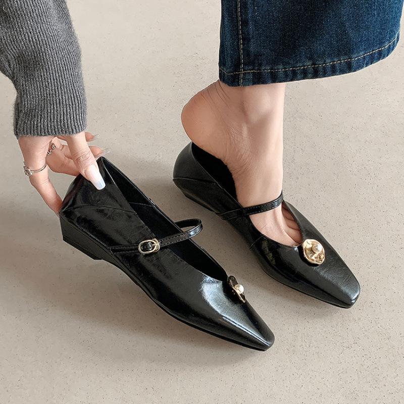 New cowhide women's small leather shoes non-slip cowhide sole low heel casual fashion black leather women's shoes four seasons single shoes