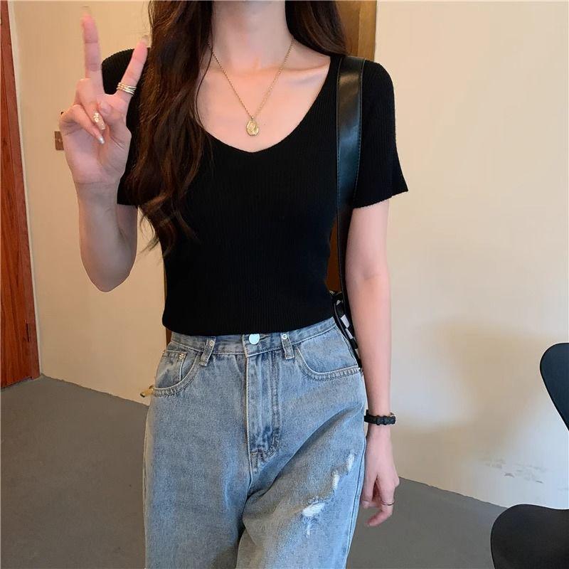 Dámské žluté pletené tričko s krátkým rukávem a výstřihem do V ve stylu léto 2025 – Jedinečný a stylový design