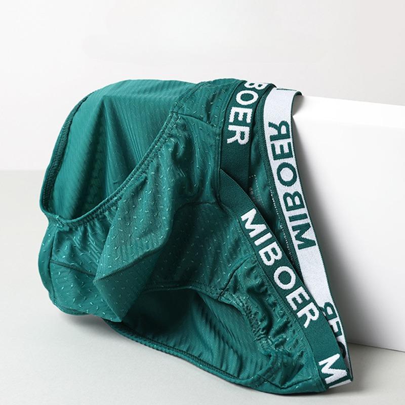 2Pcs/Lot Men's Sexy Low Rise Briefs Solid Color Breathable Big V Waist Briefs U-Pouch Slim Fit Briefs