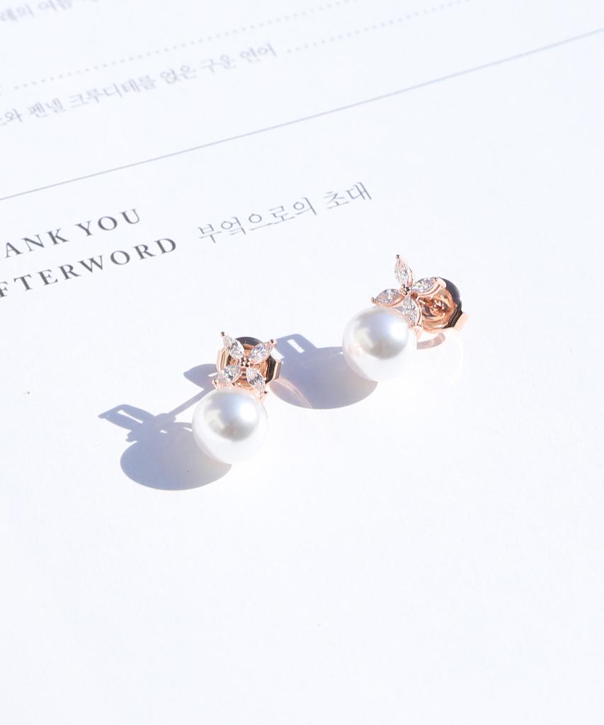 Paul Brial Pointed Pearl Earrings Pybe0278