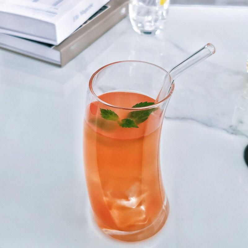 Kreative unregelmäßige Halbmond-Glastasse