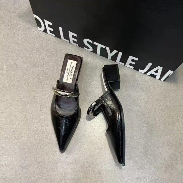 

One pedal bag head and half slippers women s new summer wear thick heel pointed metal buckle comfortable cool slippers 35 чорний