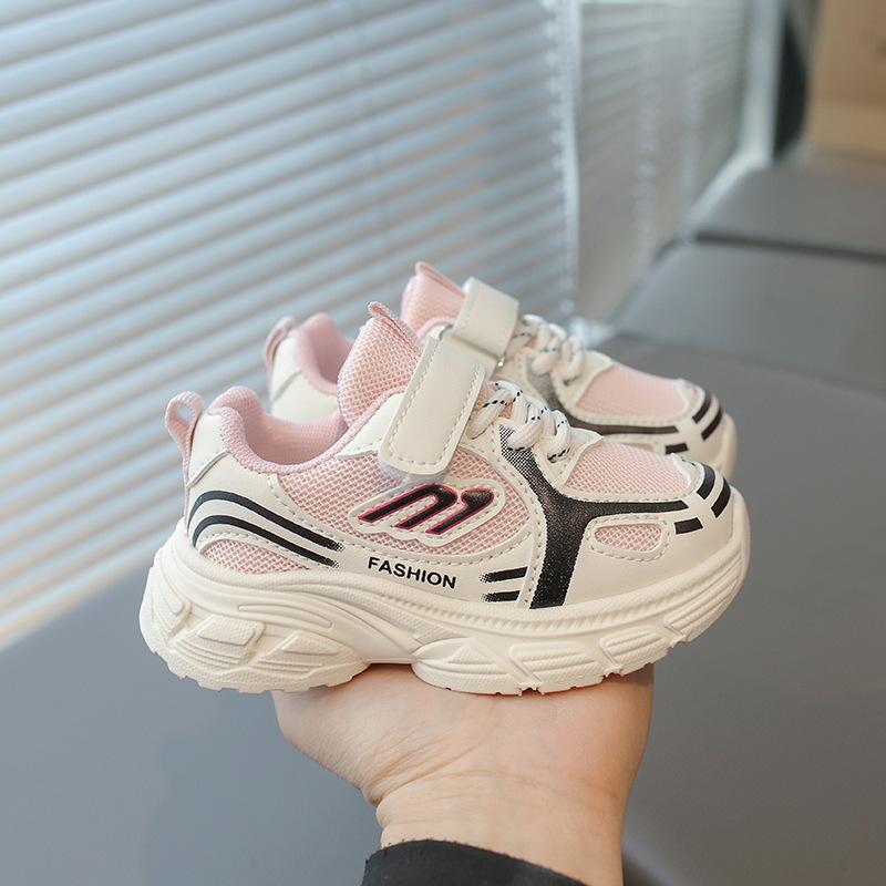 Nouvelles chaussures de sport pour enfants printemps maille respirante chaussures de course pour garçons semelle souple chaussures papa pour filles