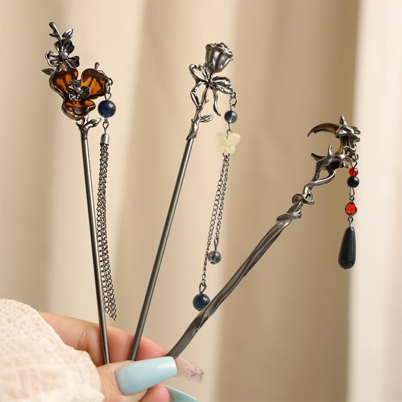 Épingle à cheveux style néo-chinois luxe léger métal rose lune élément papillon bâton à cheveux pour femmes Hanfu jupe à visage de cheval épingle à cheveux